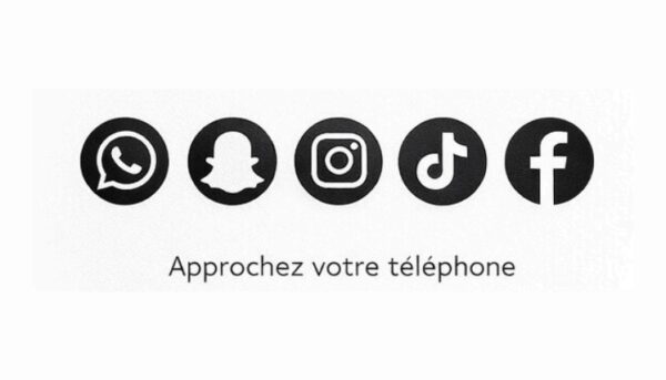 Carte NFC personnalisée – Design prêt à l’emploi pour partager vos informations